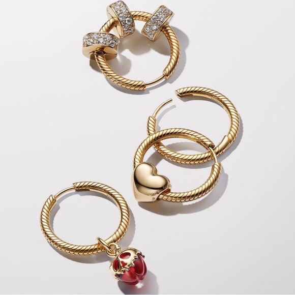 PANDORA Disney Villains Evil Queen Apple Dangle Charm - Picture 3 of 8